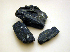 보통 각섬석(common hornblend) 사진