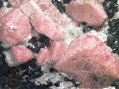 장미휘석(rhodonite) 사진
