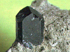 보통 휘석(augite) 사진
