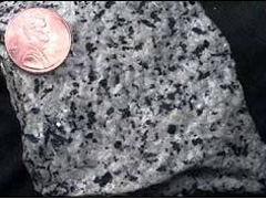 몬조나이트(monzonite) 사진